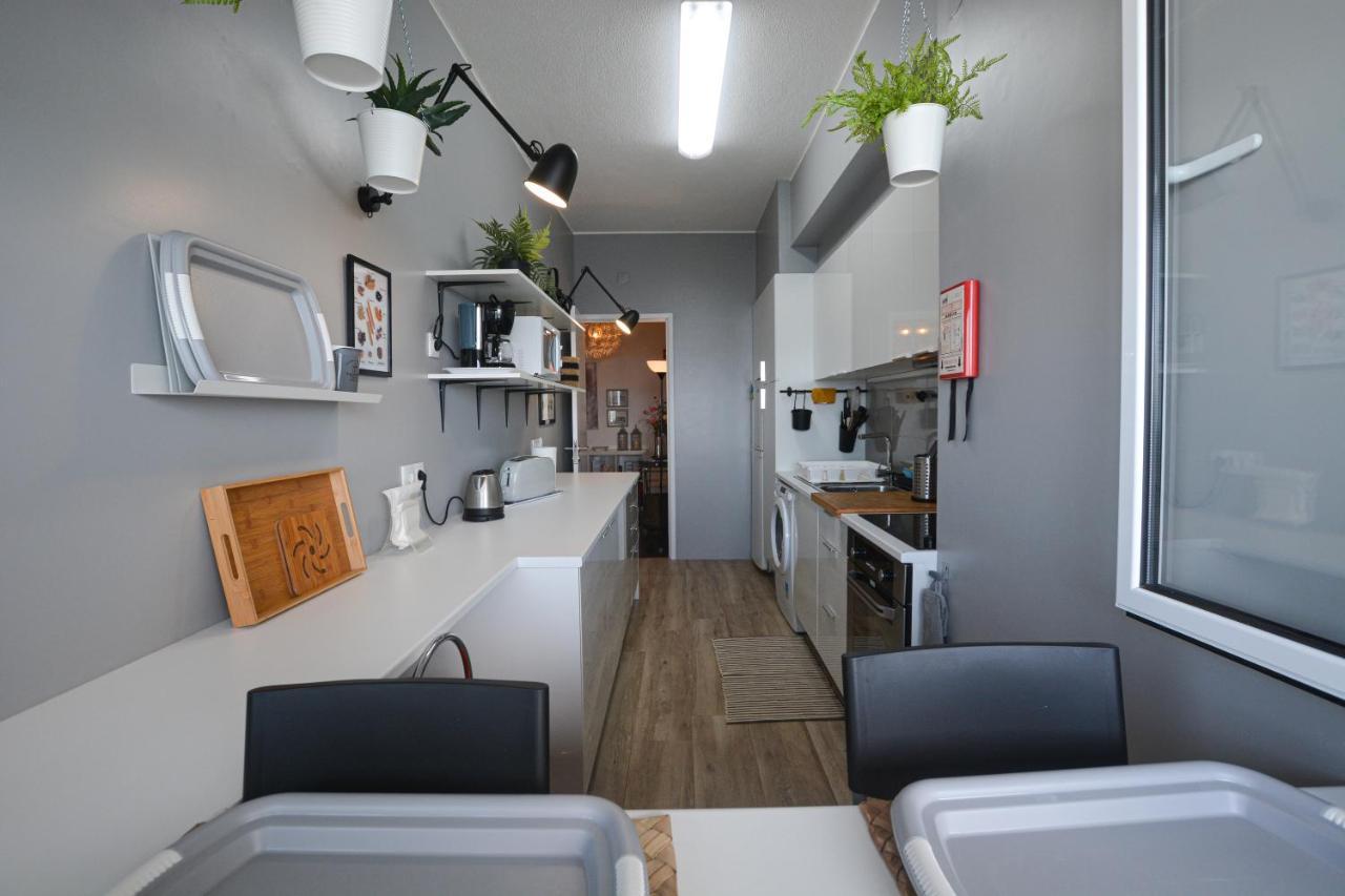 Marina Tower Center Apartment